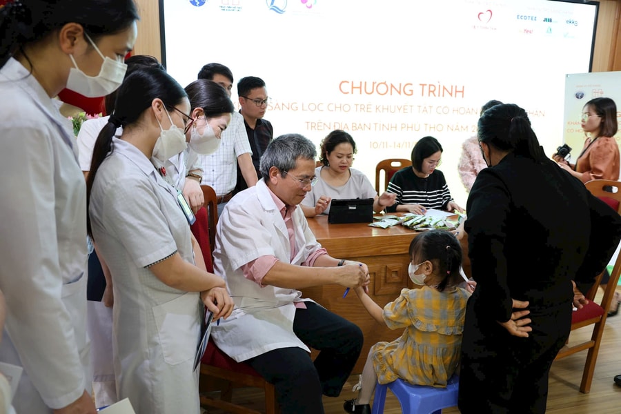 Phú Thọ triển khai chương trình phẫu thuật miễn phí cho trẻ em khuyết tật