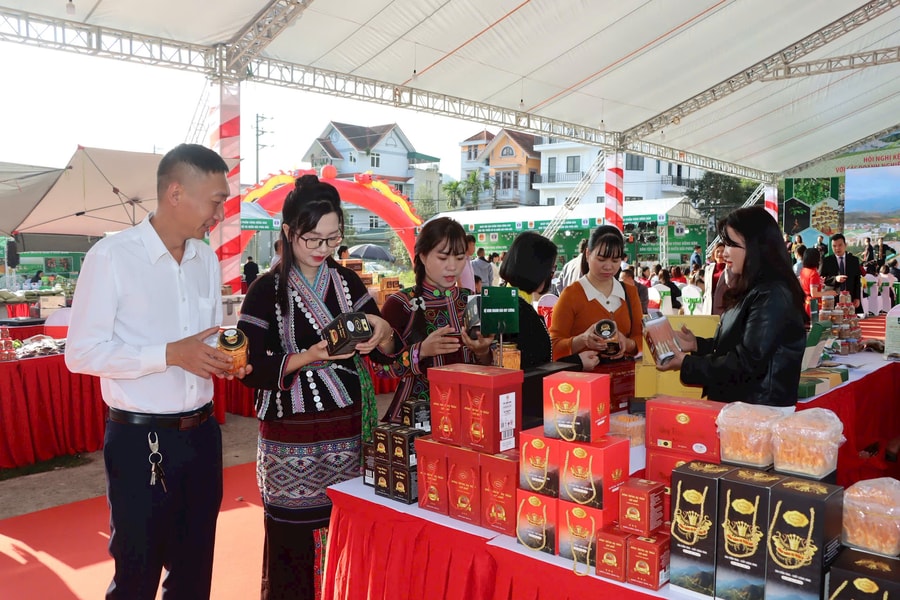 74 gian hàng tham gia giới thiệu, quảng bá sản phẩm vùng cao tại Lai Châu