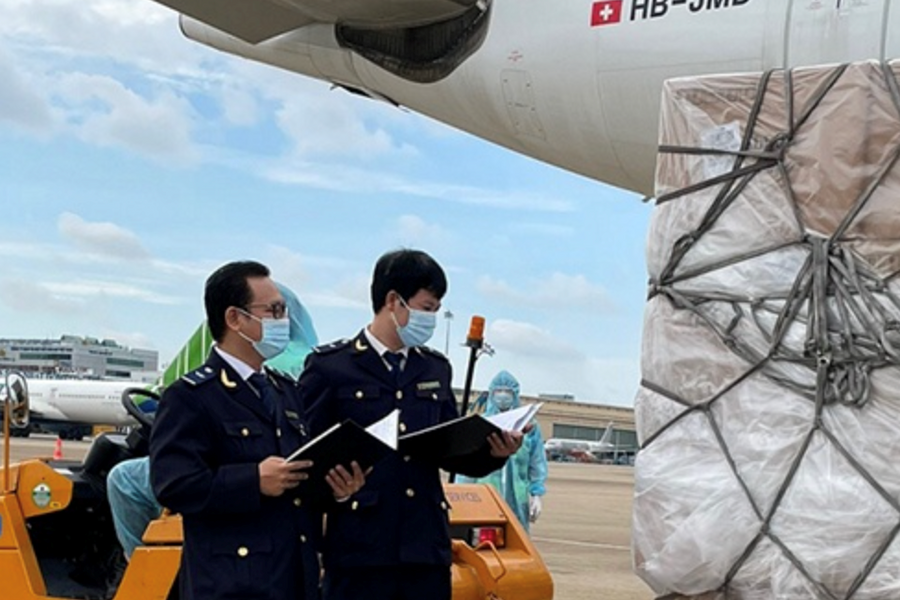 Khẩn trương hỗ trợ thông quan hàng viện trợ khẩn cấp cho các tỉnh bị bão lũ