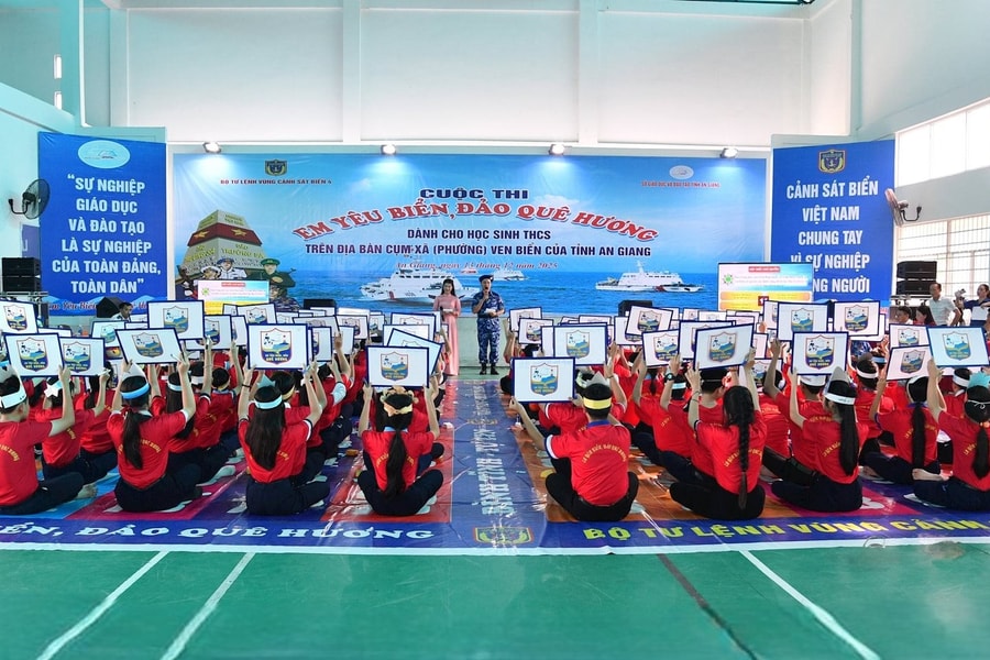 Lan tỏa tình yêu biển đảo quê hương đến với học sinh