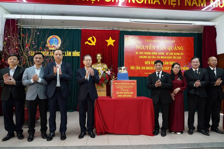 Bí thư Trung ương Đảng, Chánh án TANDTC Nguyễn Văn Quảng thăm, tặng quà Tết tại tỉnh Lâm Đồng
