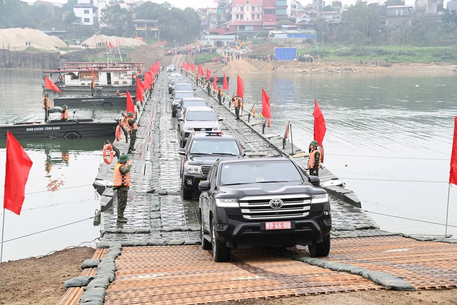 Những hình ảnh xúc động trong lễ thông xe cầu phao Đoan Hùng