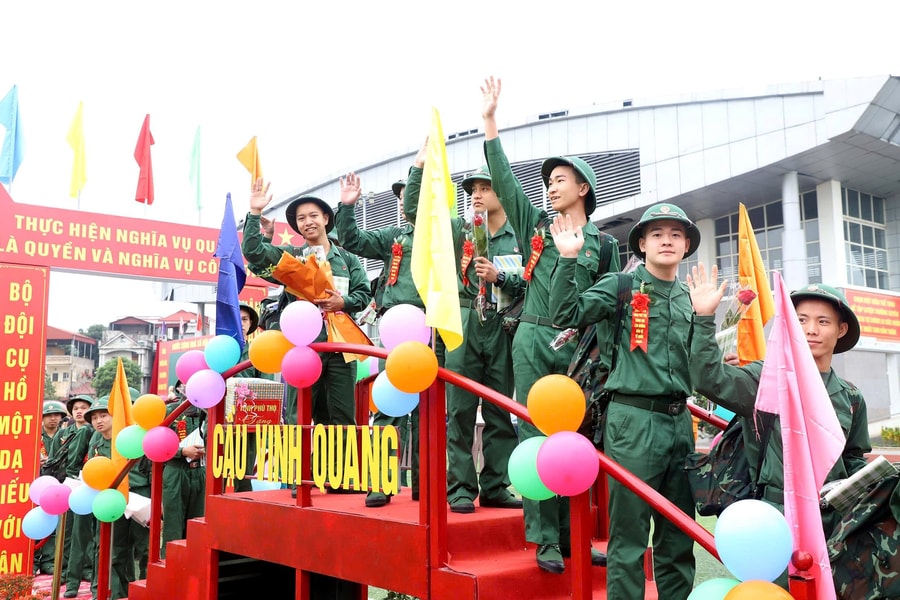 Tuổi trẻ Phú Thọ hăng hái lên đường thực hiện nghĩa vụ với Tổ quốc