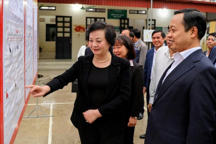 Phó Thủ tướng Phạm Thị Thanh Trà kiểm tra công tác chuẩn bị bầu cử tại Điện Biên