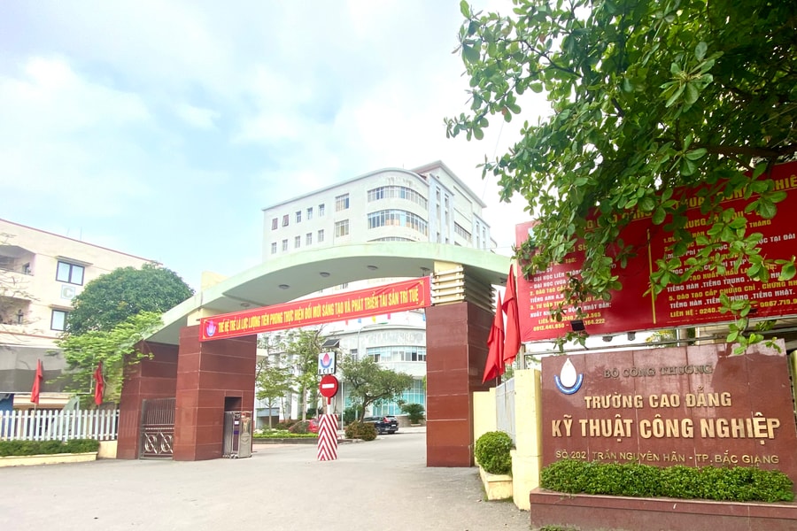 Trường CĐKTCN lên tiếng về thông tin liên quan đến việc thực tập của sinh viên