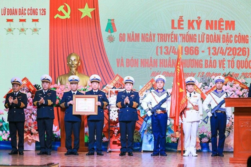 Đặc công Hải quân 126 đón nhận Huân chương Bảo vệ Tổ quốc hạng Nhất