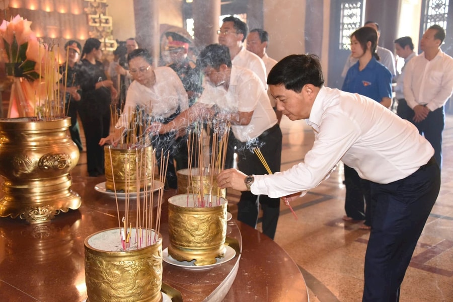 Về nguồn “Tri ân thành đồng Tổ quốc”: Khắc ghi công lao, tiếp nối trách nhiệm