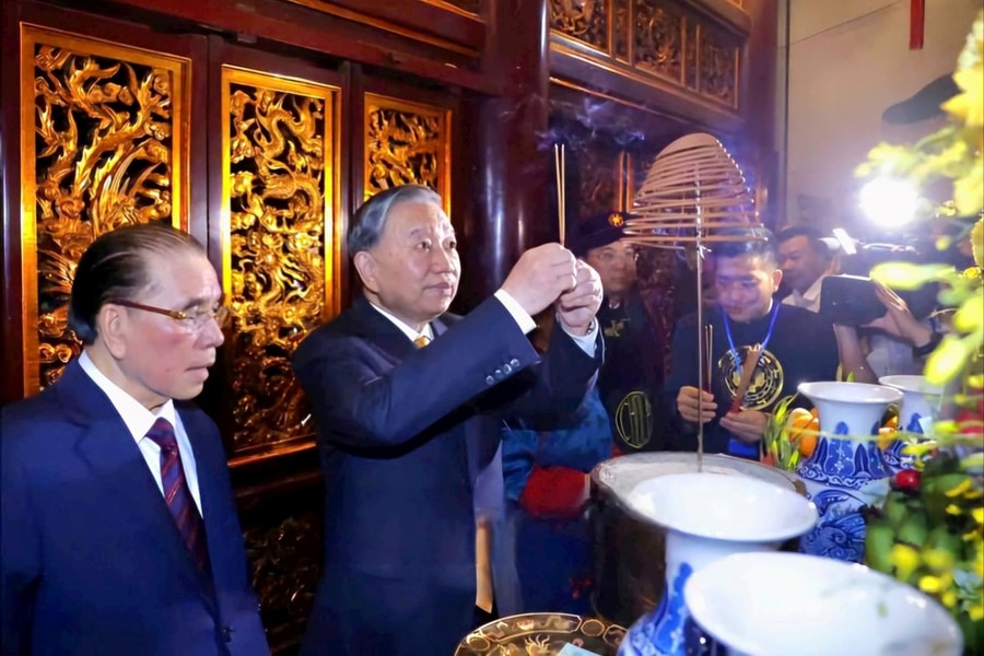 Tổng Bí thư, Chủ tịch nước Tô Lâm dâng hương tưởng niệm các Vua Hùng