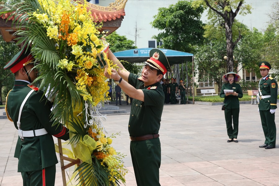 Phó Thủ tướng Phan Văn Giang dâng hương tưởng niệm 60 liệt sĩ Đại đội 915