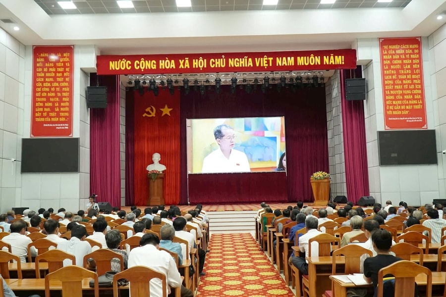 Chánh án Tòa án nhân dân tối cao Nguyễn Văn Quảng tiếp xúc cử tri tại tỉnh Lâm Đồng