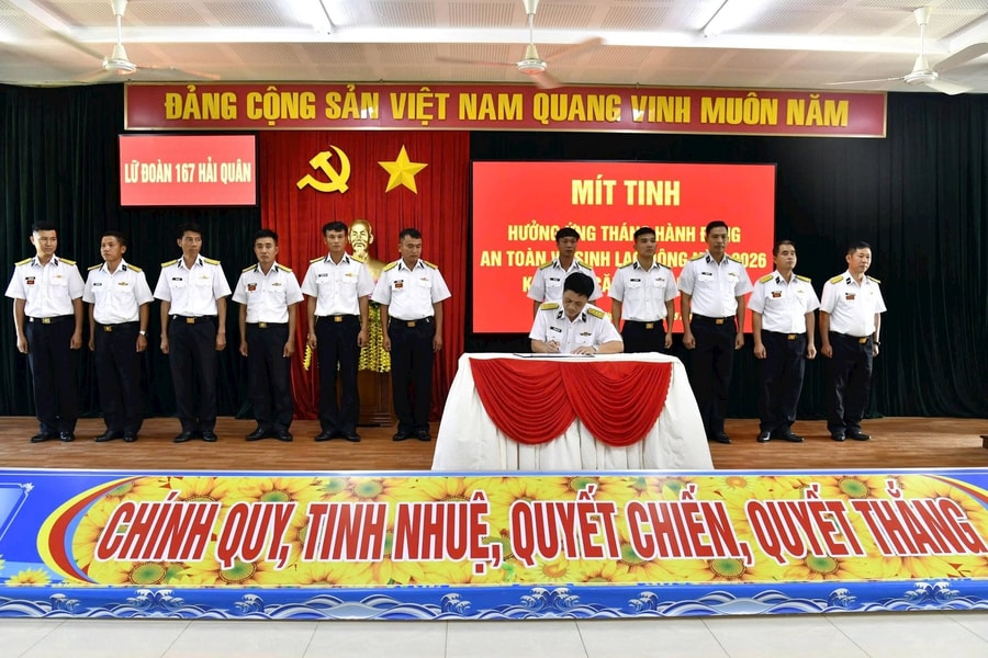 Vùng 2 Hải quân đồng loạt phát động tháng hành động an toàn lao động