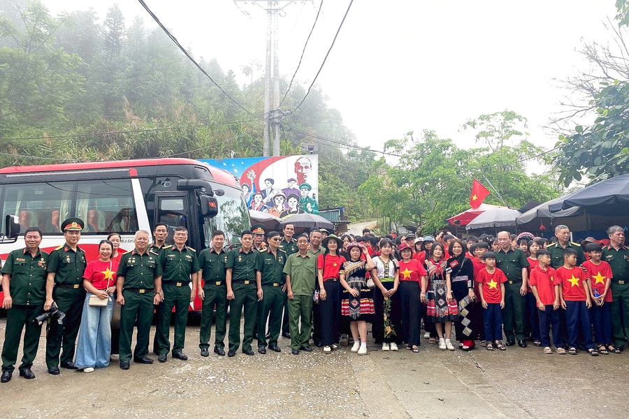Hội Cựu chiến binh TANDTC tri ân các anh hùng liệt sĩ tại mặt trận Vị Xuyên