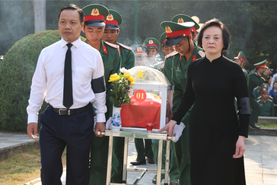 Truy điệu, an táng hài cốt 9 liệt sĩ quân tình nguyện Việt Nam tại Điện Biên