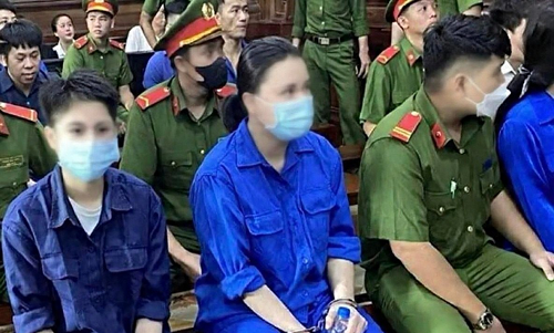 Bí mật trên mái nhà và cuộc tình hờ dẫn lối bi kịch