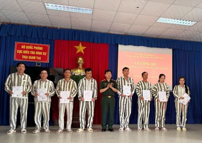 Đặc xá cho 24 phạm nhân lao động, cải tạo tốt tại trại giam T45