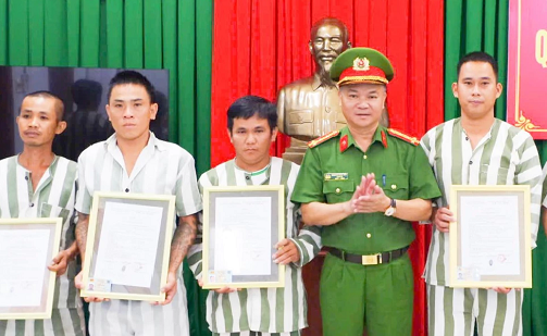 Khánh Hòa công bố quyết định đặc xá cho 28 phạm nhân