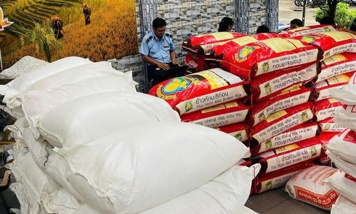 Phát hiện cơ sở kinh doanh gạo không rõ nguồn gốc