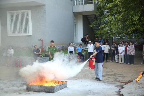 Trang bị kỹ năng phòng cháy cho sinh viên
