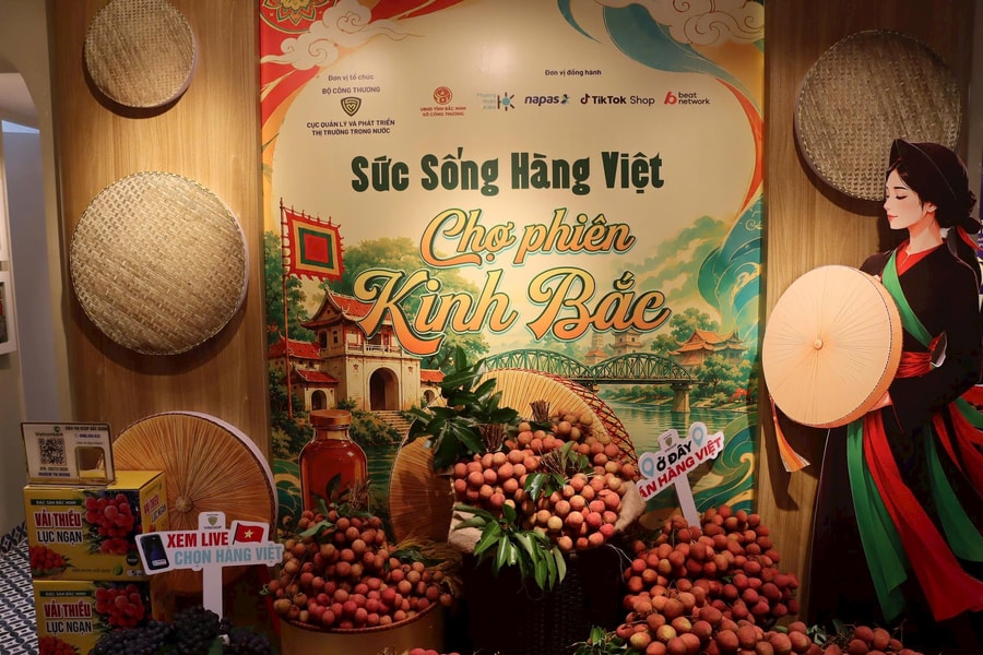 Chợ phiên Kinh Bắc tại phố Tràng Tiền: Đưa nông sản số, đặc sản VietGAP đến với người dân Thủ đô