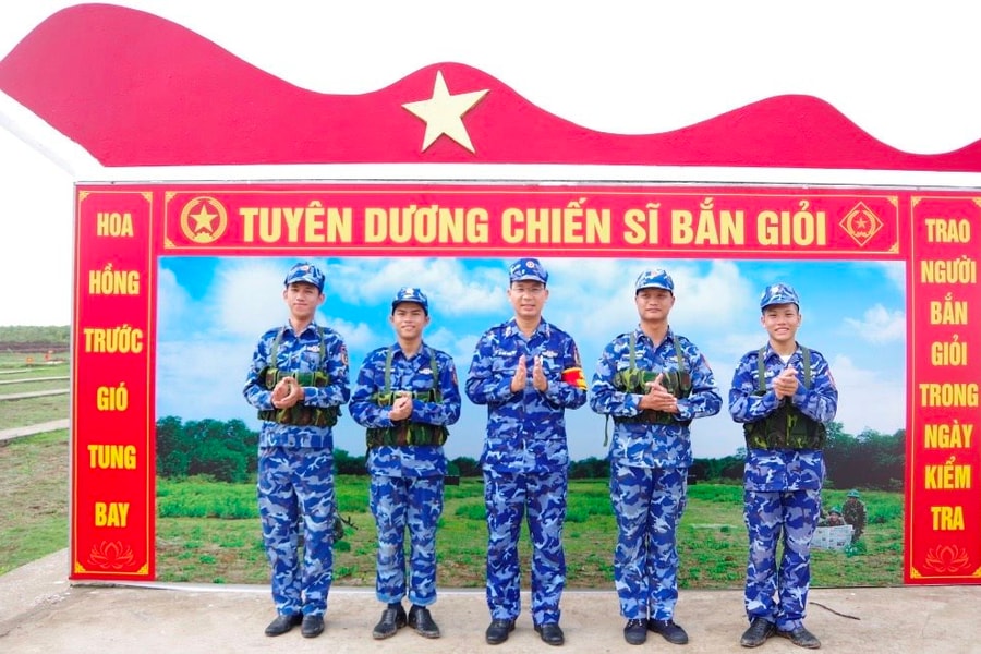 Hải đoàn 42 kiểm tra bắn đạn thật năm 2026