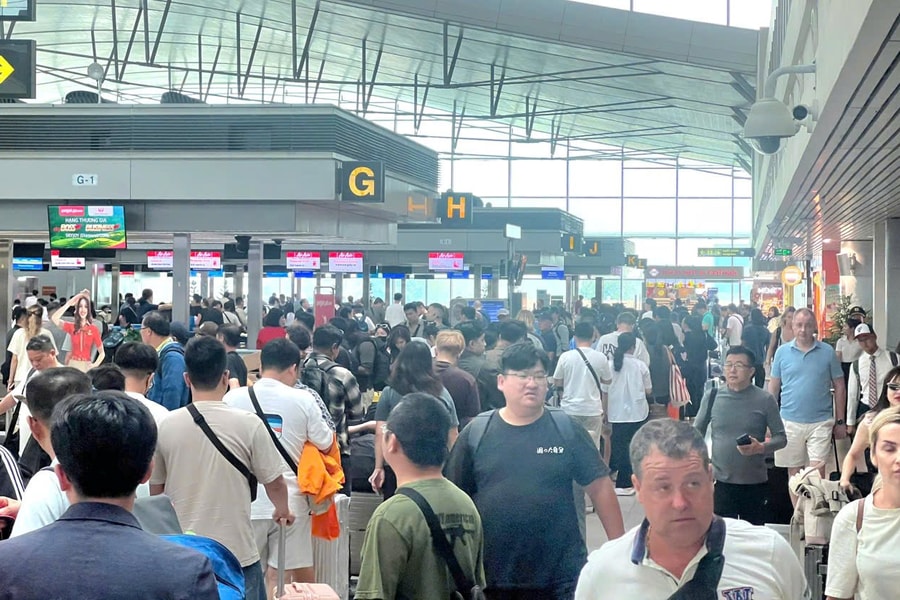 Dự báo lượng khách tại sân bay Tân Sơn Nhất dịp hè