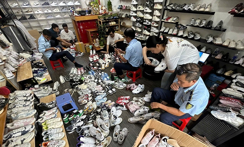 Làm sạch thị trường không chỉ là cuộc chiến chống hàng giả mà còn là bảo vệ uy tín quốc gia