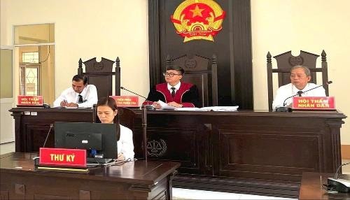 Lừa người phụ nữ đưa túi xách của người khác, kẻ gian bị xử “trộm cắp tài sản”?