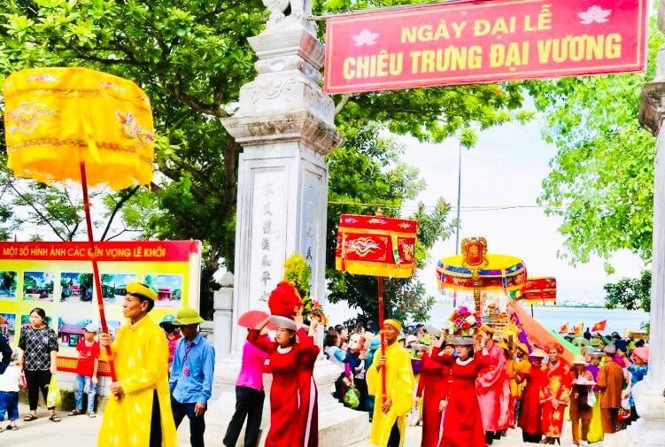 Đông đảo người dân tưởng nhớ Chiêu Trưng Đại vương Lê Khôi