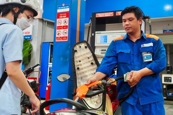 Giá xăng dầu tiếp tục giảm, dầu mazut hạ hơn 1.000 đồng/kg