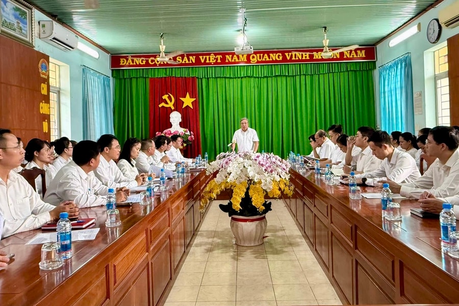 Đồng chí Phạm Quốc Hưng làm việc với TAND khu vực 16 - TP.HCM: Chú trọng chuyển đổi số, phát huy vai trò kiến tạo