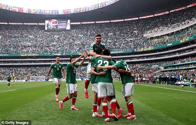 Chưa từng có: 3 thẻ đỏ xuất hiện ngay trận khai mạc World Cup