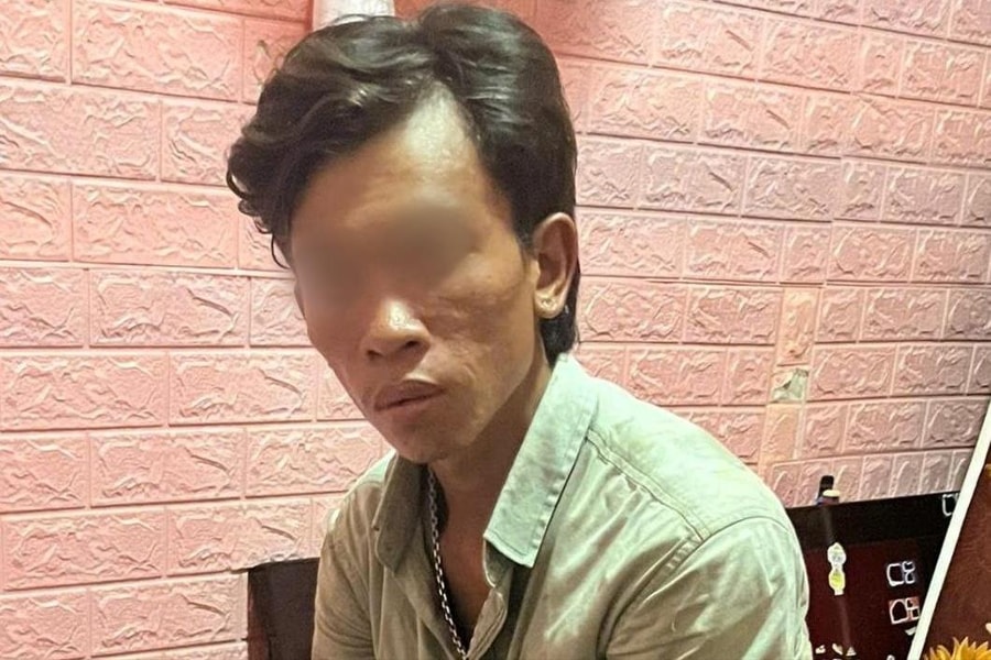 Tạm giữ hình sự đối tượng mang theo súng đạn trên xe ô tô