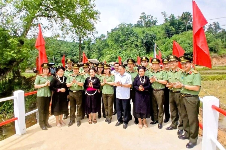 Thêm cây cầu an toàn cho học sinh vùng khó Tiên Yên, Tuyên Quang