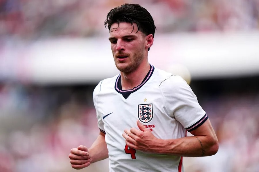 Declan Rice bị mẹ mắng… vì làn da cháy nắng tại World Cup
