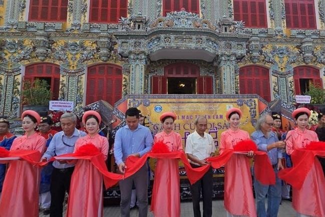 Khai mạc triển lãm "Những cánh cửa di sản Huế"