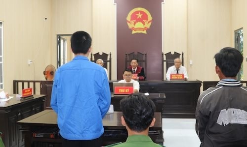 Lãnh án tù vì hiếp dâm vợ cũ