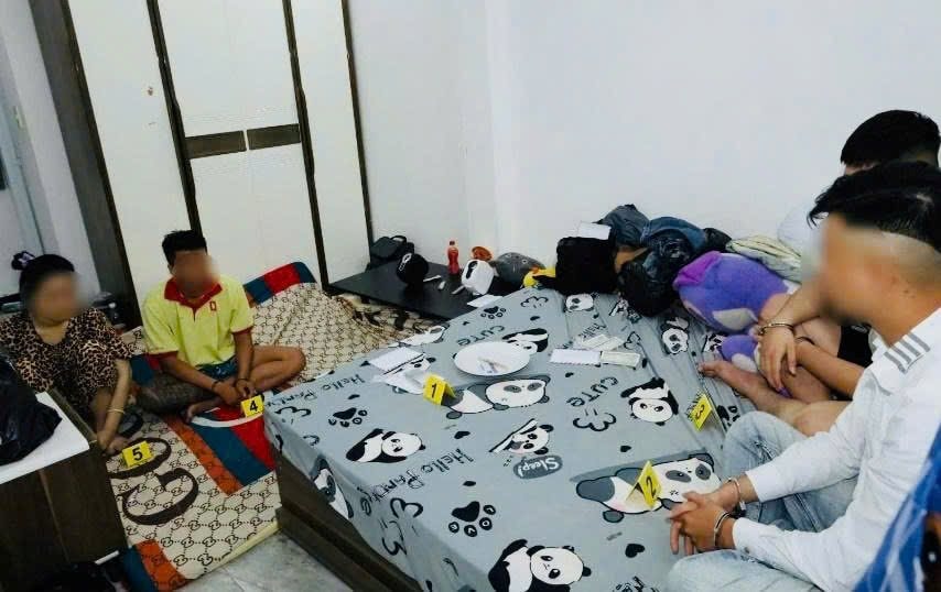 Phát hiện cô gái cùng 3 thanh niên dương tính với ma túy