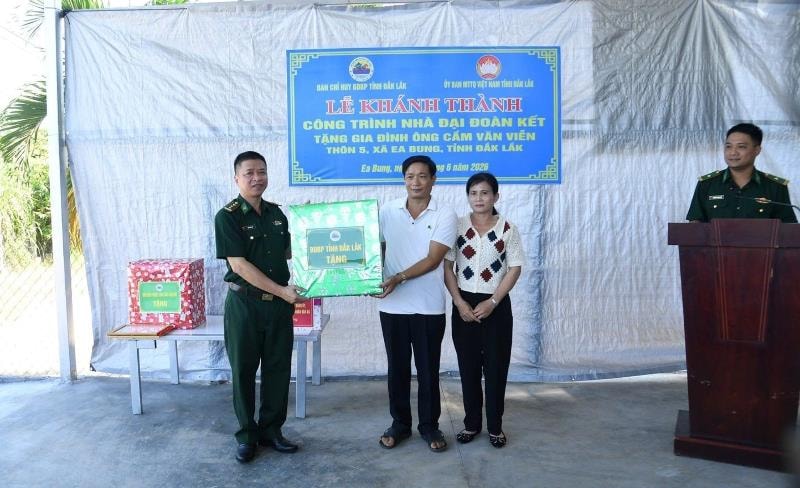 Đắk Lắk: Khánh thành “Nhà đại đoàn kết” tặng hộ gia đình khó khăn ở xã biên giới Ea Bung