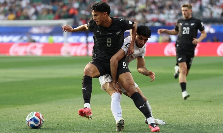 Iran và New Zealand bất phân thắng bại sau trận cầu 4 bàn thắng