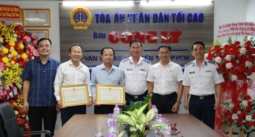 Báo Công lý luôn đồng hành, sát cánh cùng Vùng Cảnh sát biển 4