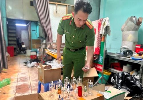 Triệt phá “đại công xưởng” sản xuất dụng cụ ma túy