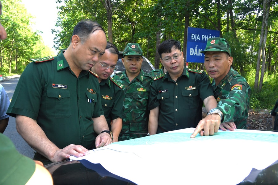 Bộ Tham mưu Bộ đội Biên phòng khảo sát xây dựng kè sông suối bảo vệ biên giới Việt Nam – Campuchia