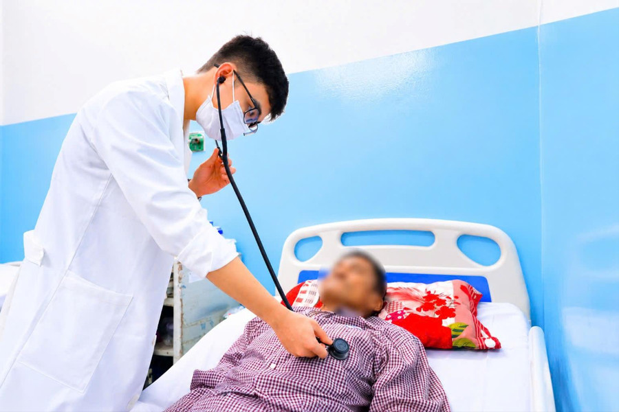 Kích hoạt quy trình E-CPR, thiết lập hệ thống VA-ECMO để cứu sống bệnh nhân