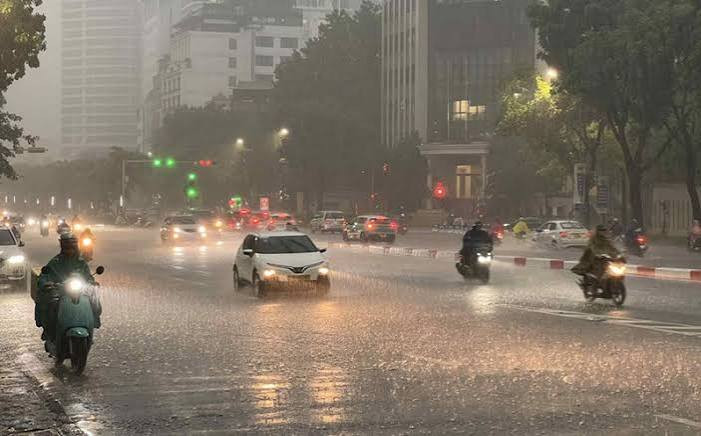 Thời tiết ngày 28/6: Mưa dông trải rộng ở Bắc bộ, Trung bộ nắng nóng trên 38 độ C