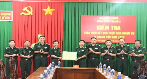 Thiếu tướng Vũ Quốc Ân thăm, động viên cán bộ, chiến sĩ Đồn Biên phòng Ea H’Leo