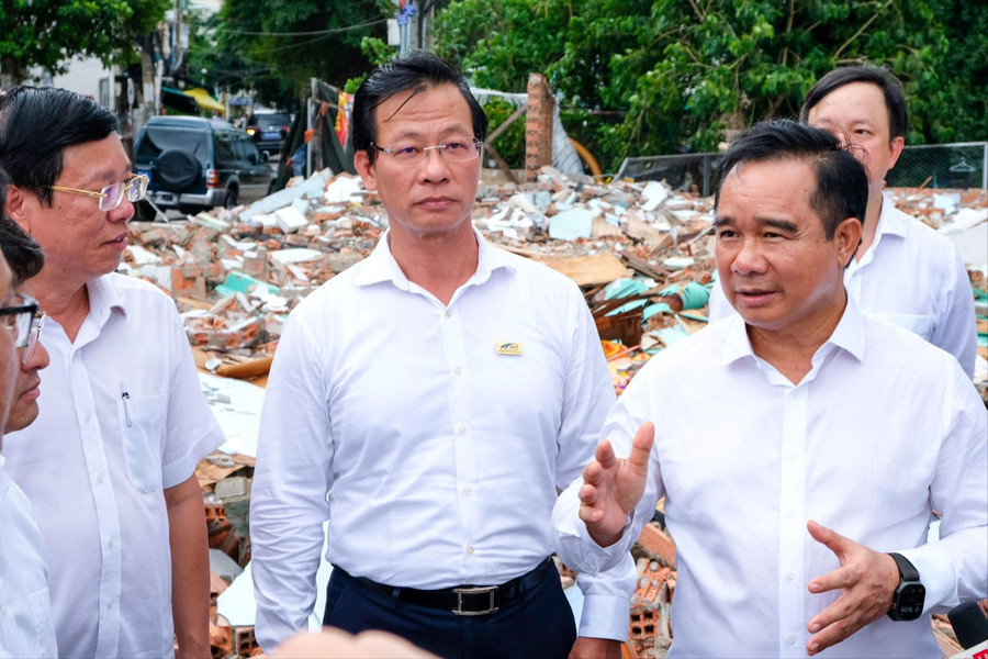 Chủ tịch TP.HCM khảo sát dự án rạch Xuyên Tâm