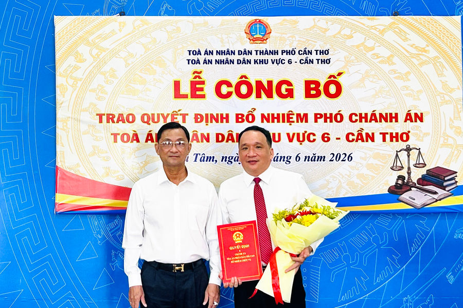 Trao quyết định bổ nhiệm Phó Chánh án TAND khu vực 6 - Cần Thơ