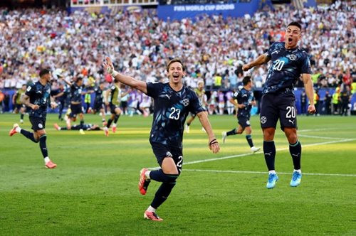 Paraguay loại Đức trong loạt "đấu súng"