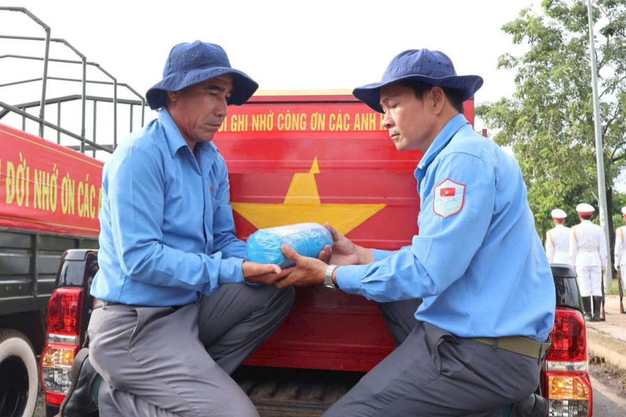 Đón 62 hài cốt liệt sĩ từ Campuchia về nước