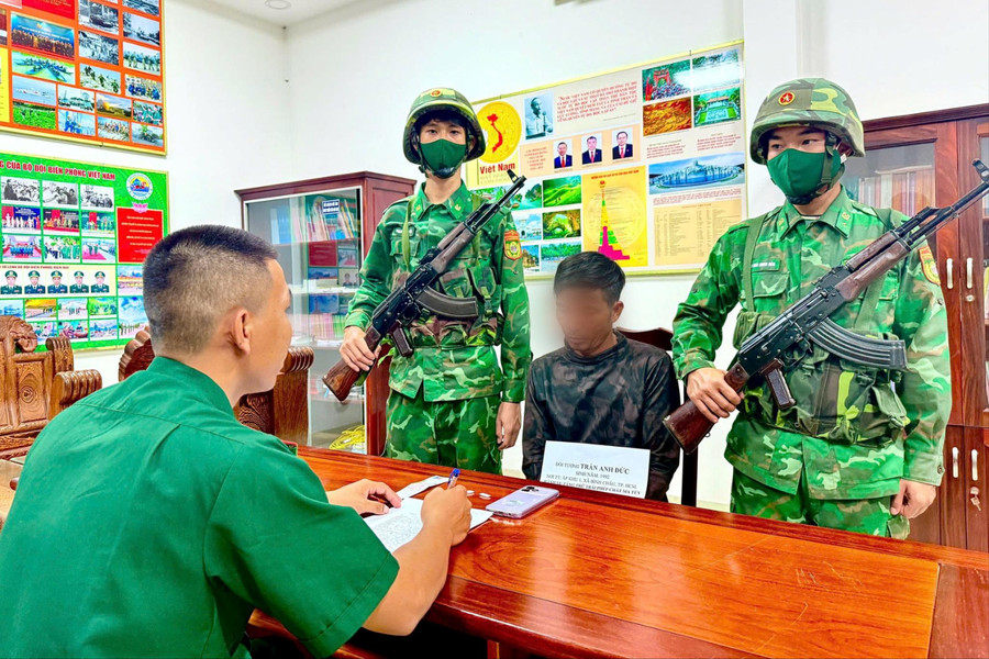 Bắt đối tượng giấu ma túy đá trong người